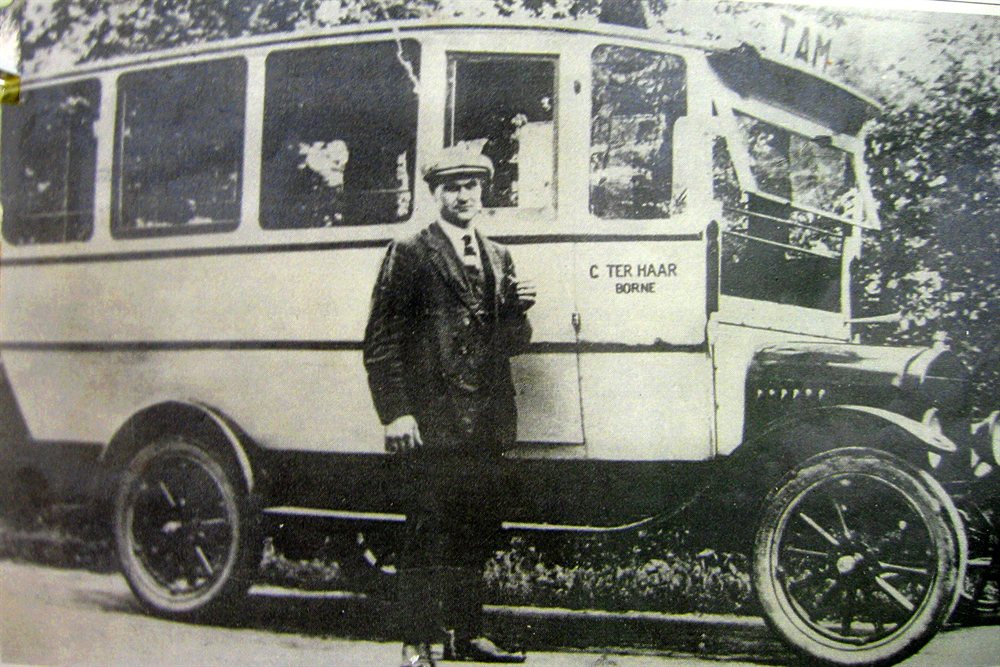 G ter Haar in 1924 voor zijn eerste T-Ford bus